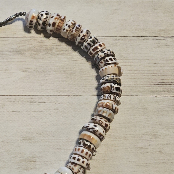 Vintage Chunky Tiger Puka Shells - Picture 3 of 3